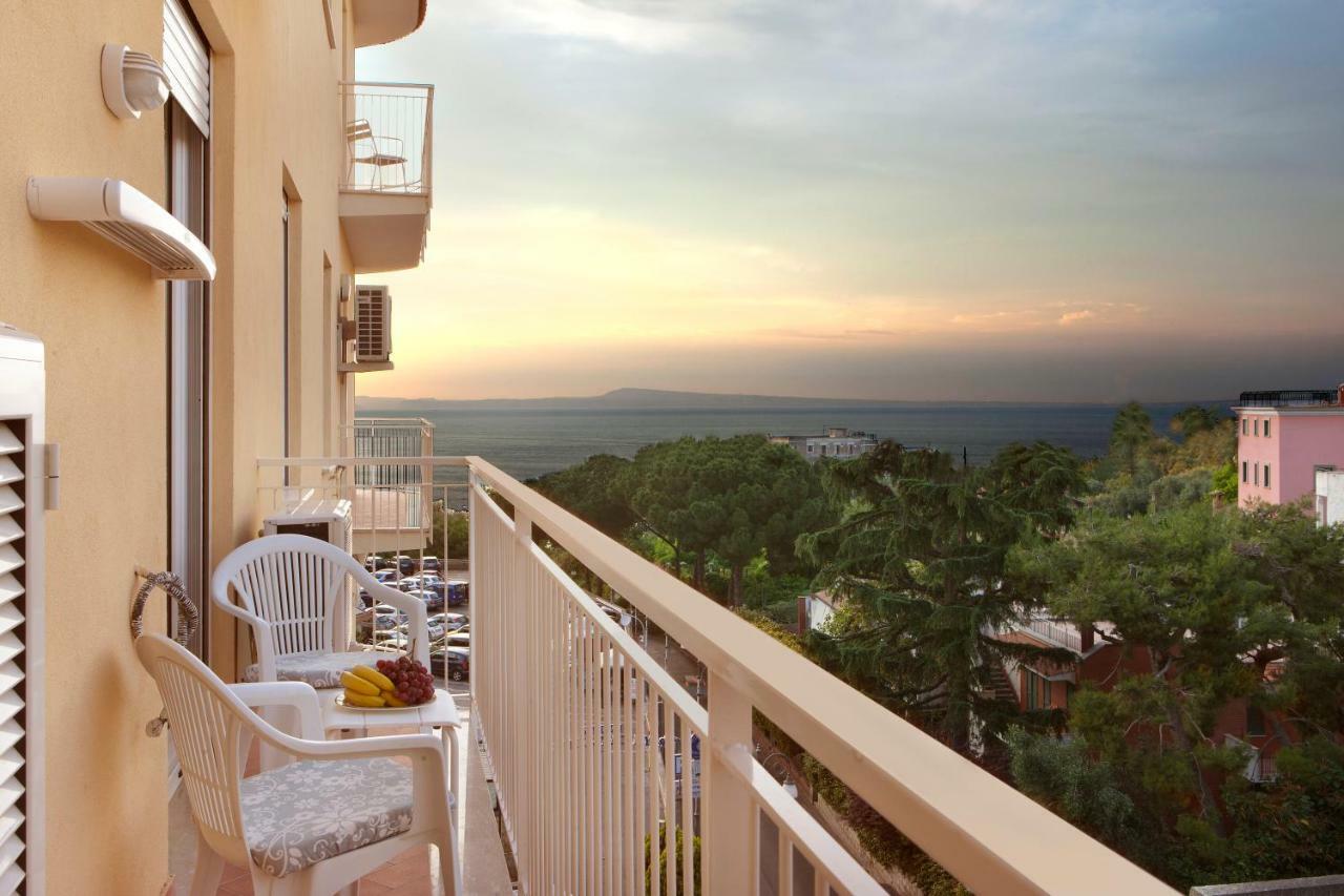Cafiero Flat Lägenhet Sorrento Exteriör bild